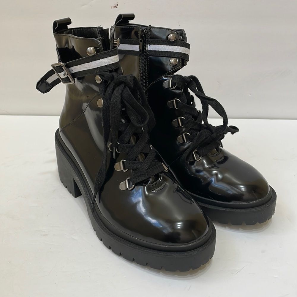 NEW WITHOUT TAGS JELLYPOP PLATFORM COMBAT BOOTS IN BLACK PATENT